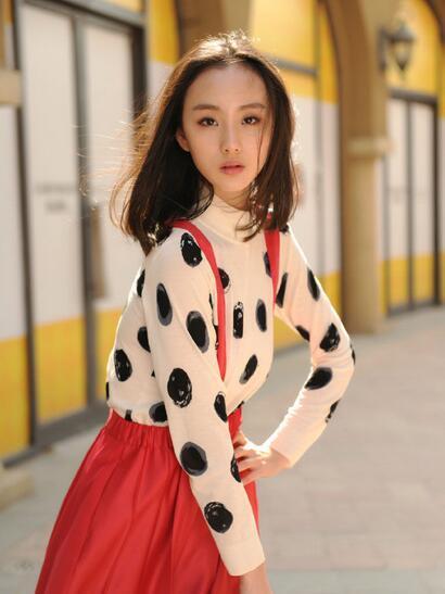 邓郁立,本名邓欣,出生于湖北武汉,中国内地女演员,毕业于中央戏剧学院