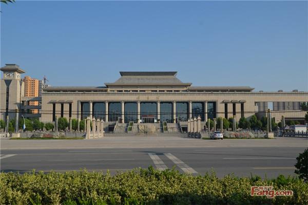 驻马店市图书馆由驻马店市政府和黄淮学院共建,图书馆建筑面积3.