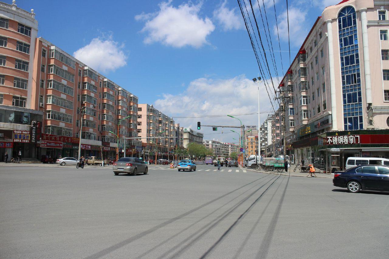 延川大街位于黑龙江省哈尔滨市阿城区,南北走向,北起哈吉屯,南止g10