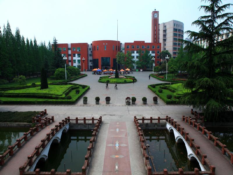 西华大学