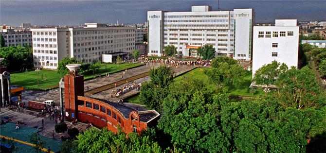 新疆大学