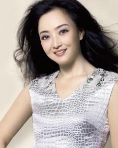 原华(1972年3月4日- ),出生于黑龙江哈尔滨,毕业于中央戏剧学院,中国