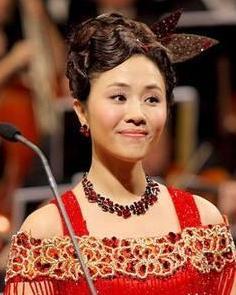 王莹,中国女高音歌唱家,被中国业界誉为"漂亮美声".