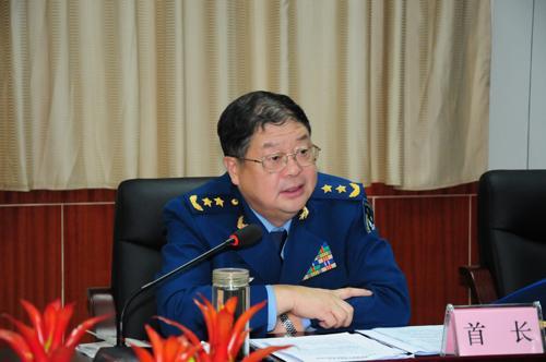 曾任空军航空兵第19师师长,空军大连基地司令员,成都军区空军参谋长