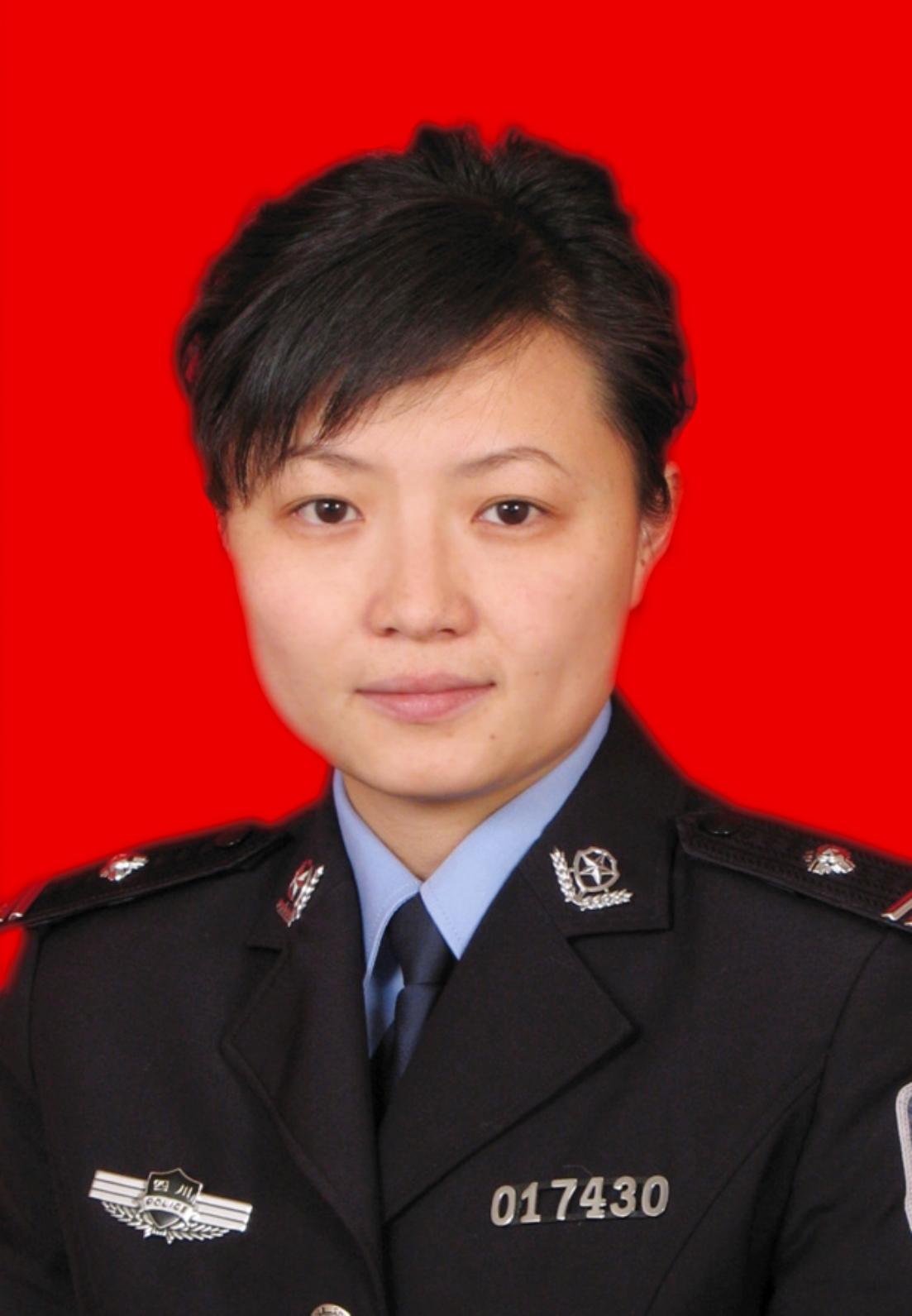 雷琳,女,现任都江堰市公安局副局长,党委委员.