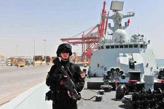 也门撤侨小女孩