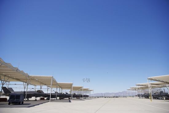 卢克空军基地是位于美国亚利桑那州菲尼克斯市30千米外的空军基地.