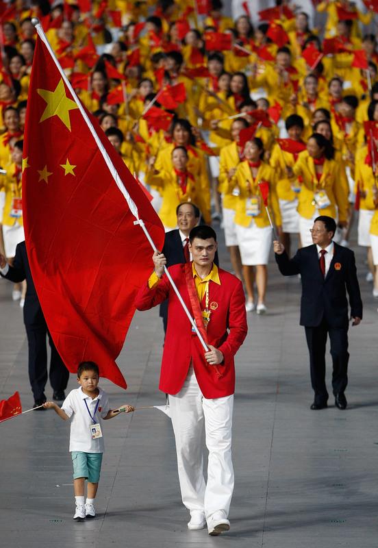 自从1984年中国回归夏季奥运会以来,共有七位男运动员获此殊荣,其中