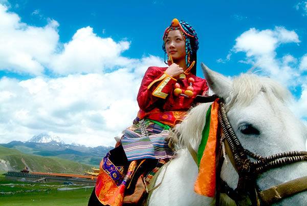 目前全世界藏族人口约750万左右,中国境内约700万(2016年),藏裔人口