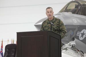 海军陆战队上将约邓福德出席F-35B下线仪式
