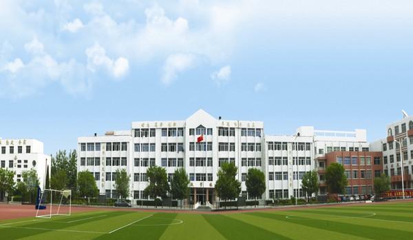 第五中学是滨城区第一所学校,创建于2007年9月,前身是滨城区第二中学