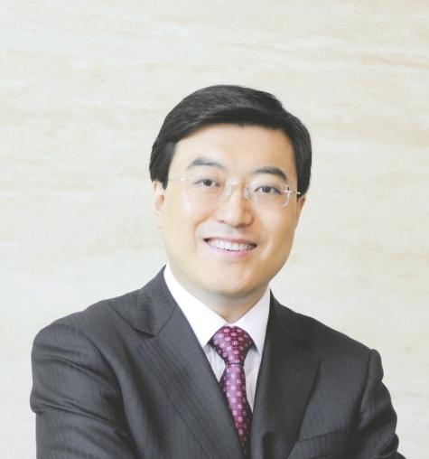潘刚(内蒙古伊利实业集团公司党委书记,董事长)