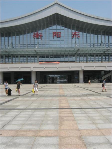 衡阳东站几个出站口 800