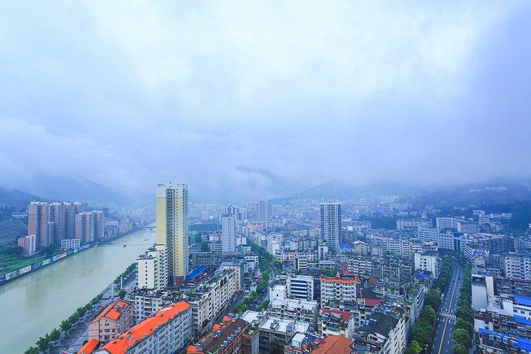 保康县隶属湖北襄阳市,地处鄂西北,位于襄阳市西南部.