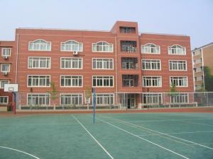 编辑2师资力量北京六十六中 东址体育馆楼北京六十六中学建校于1954年