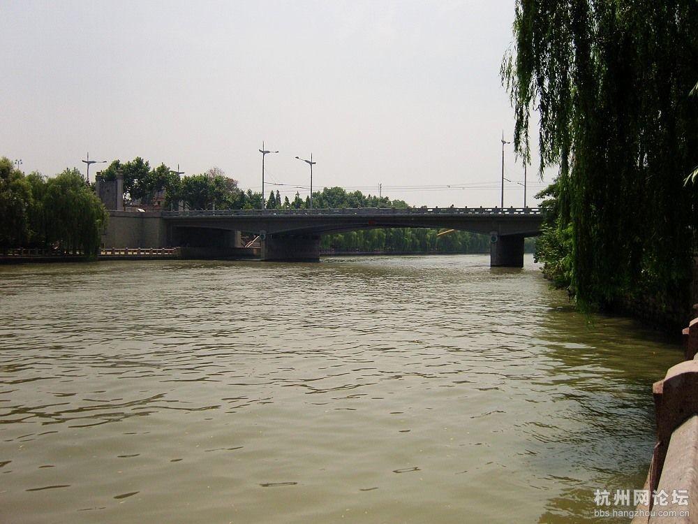 大关桥,位于浙江省杭州市市区,东连丽水路,西连和睦路,赵伍路,是京杭