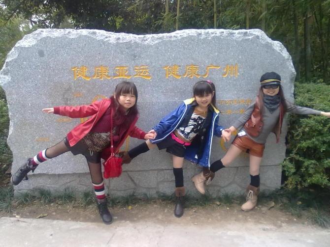 成立于2010年,由三个袖珍女孩分别为 大公主 杨 萍,二公主 严云云 ,及