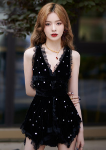 海事大学,中国内地流行乐女歌手,影视演员[1,原硬糖少女303组合成员