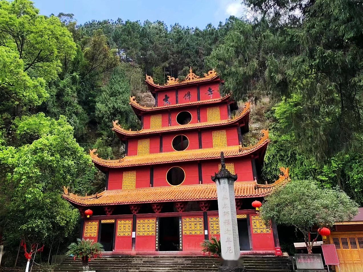 碑院大佛,禹迹山摩崖造像,位于四川省南充市南部县碑院镇禹迹山风景区