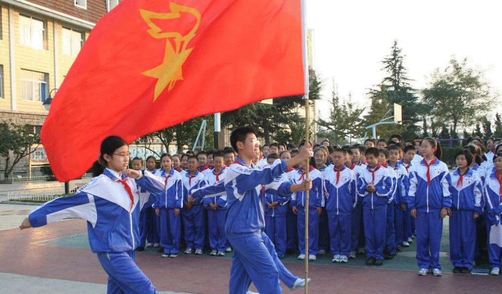 我国的服饰终于迎来了百花齐放的春天,锵,锵~~~80年代后期,