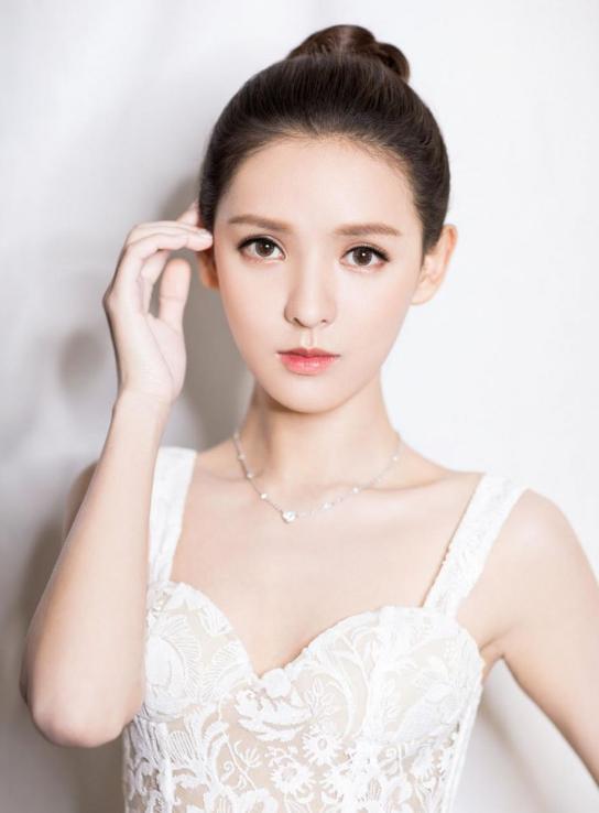2013年3月,张予曦参演《唐朝好男人》,在剧中饰演美貌小妾二女.