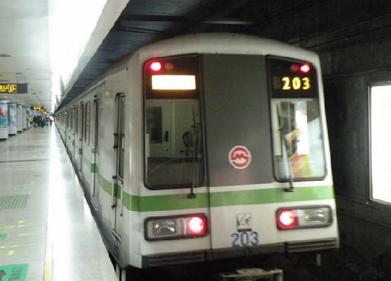 上海轨道交通2号线图片