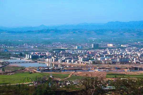 陇县,隶属于陕西省宝鸡市,位于关中平原西部,宝鸡市西北.