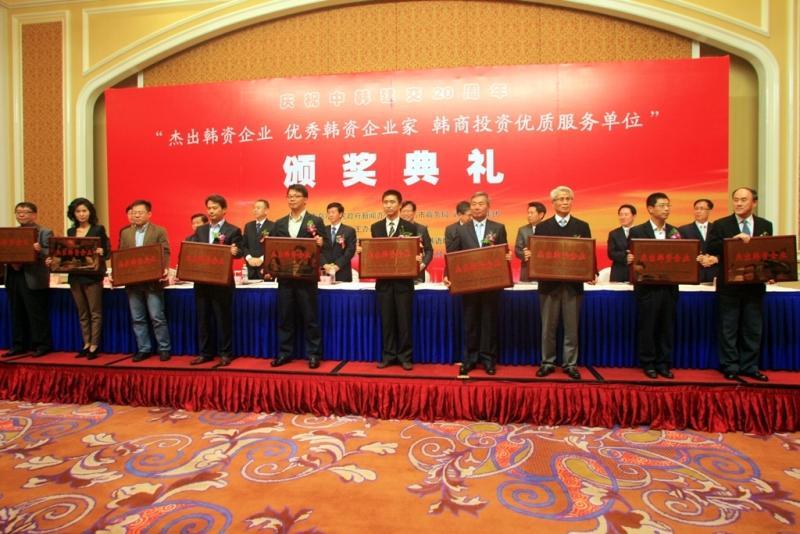 人民日报评青岛gdp_2015年青岛gdp(3)