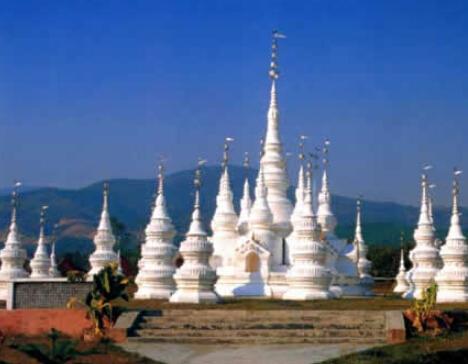 昆明白塔始建于元代,建筑风格为藏式佛塔,又称喇嘛塔,是历史上汉,藏名