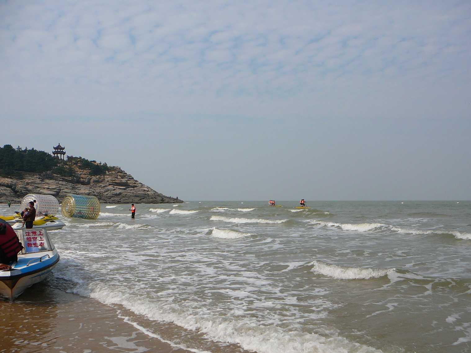 主要由大沙湾浴场和苏马湾浴场两部分组成.