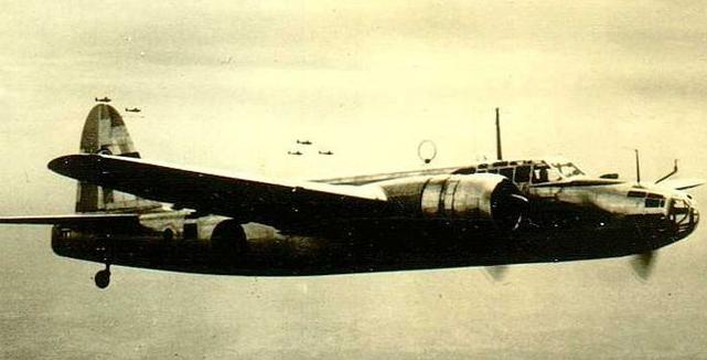 ki-49吞龙是1938年由大日本帝国陆军提出作为三菱九七式重爆撃机的后