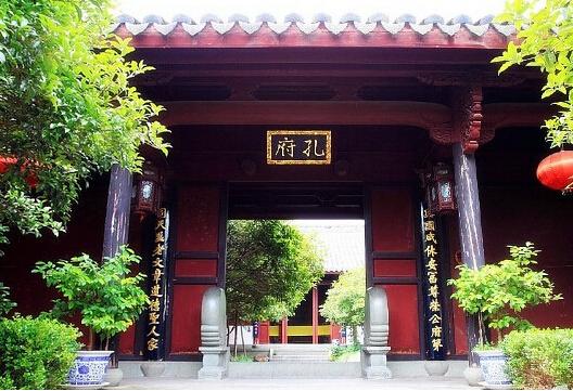 全部版本 历史版本 摘要 山东济宁曲阜的孔府,孔庙,孔林,统称"三孔"