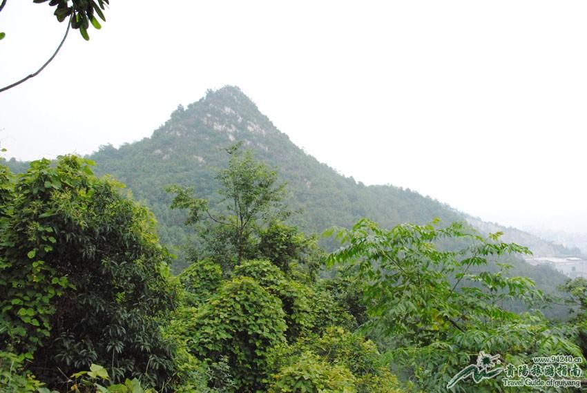 贵山位于贵州省贵阳市,又名"贵人峰",贵阳因位于贵山之南而得名,其中