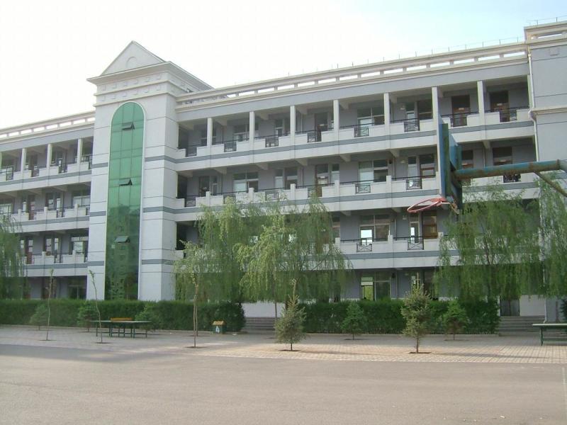 呼和浩特市第四中学