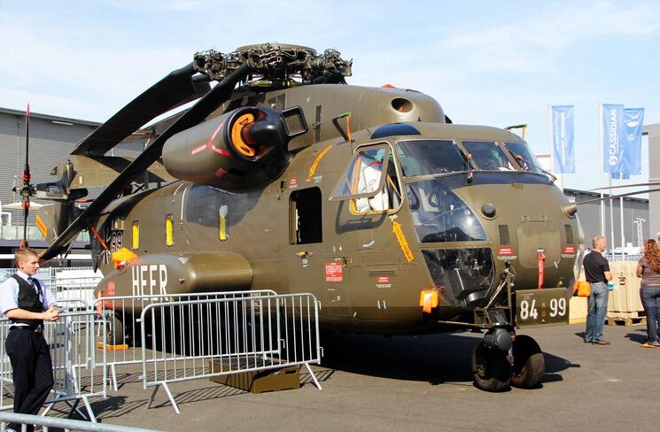 sikorsky)公司研制的军民两用双发重型运输直升机(用于民用时为s系列)