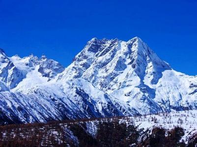 白茫雪山