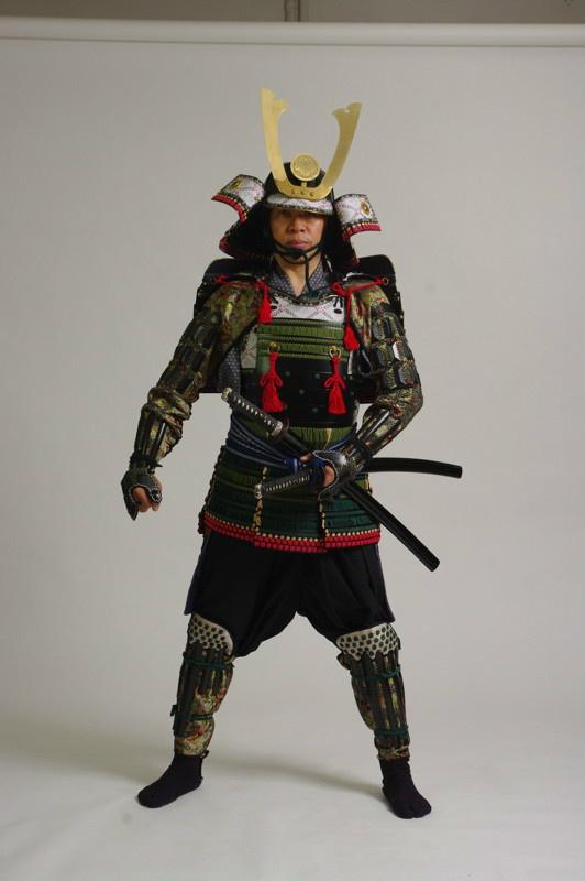 日本武士厮杀时用来保护身体的防护衣饰,有实用价值和艺术价值.