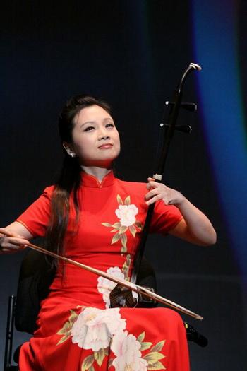 《赛马》是黄海怀创作的一首二胡独奏曲,系1964年第四届"上海之春"