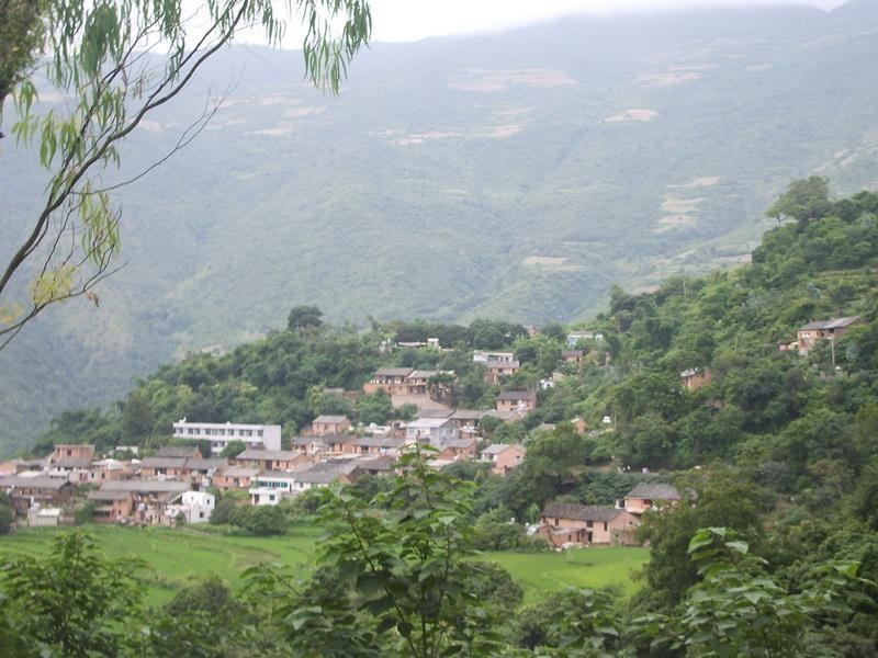 玉沟寨村隶属于云南省红河州建水县官厅镇团脑行政村,属于山区.