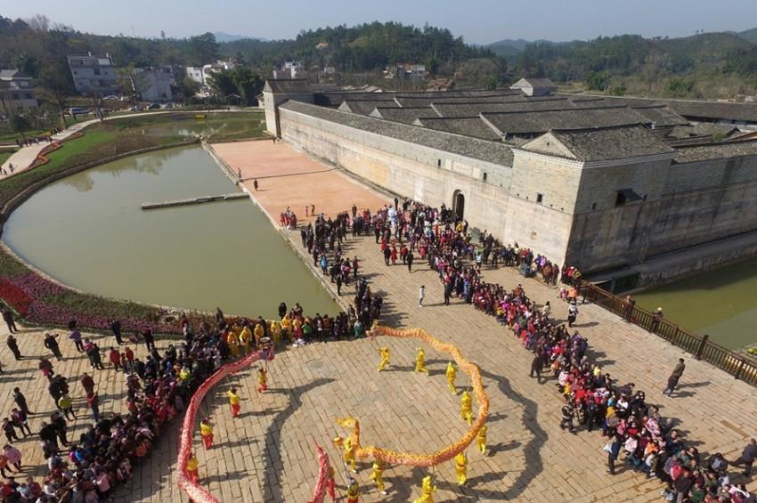2012年11月24日,第五届中国·龙南客家围屋文化旅游节在江西省赣州市