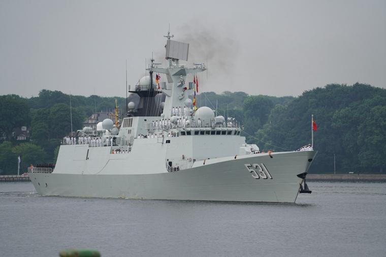 此前,中国海军导弹护卫舰556舰也以湘潭命名,它于1988年参加了著名的"