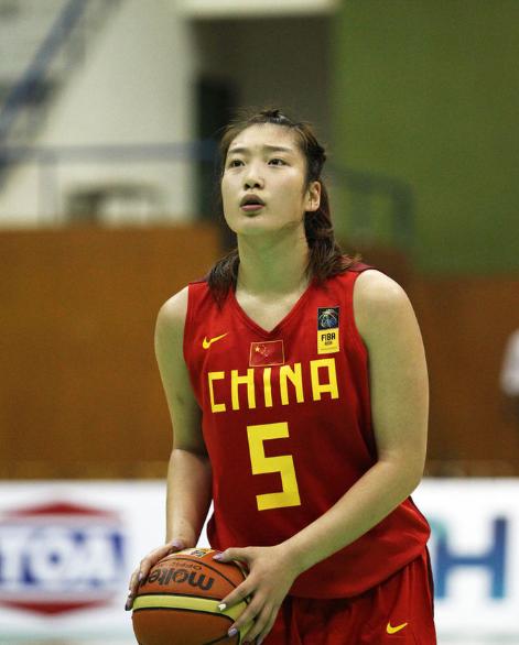李梦(中国女篮运动员)