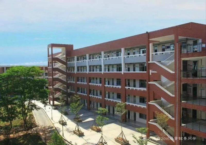 莆田五中是福建省普通中学一级达标学校.