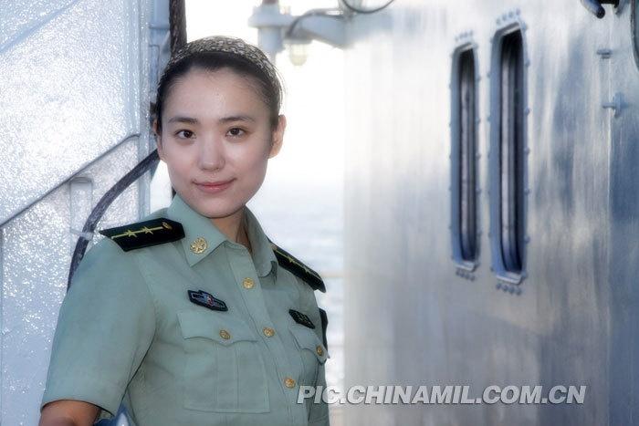 王凌硕,女,2008年毕业于解放军艺术学院文学系,现任解放军报记者部