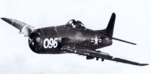 试飞中的F8F-1B 翼面的突起和伸出的炮管