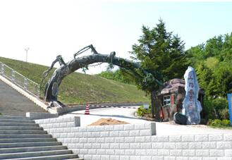 历史版本                        山门风景区坐落在吉林省四平市外东