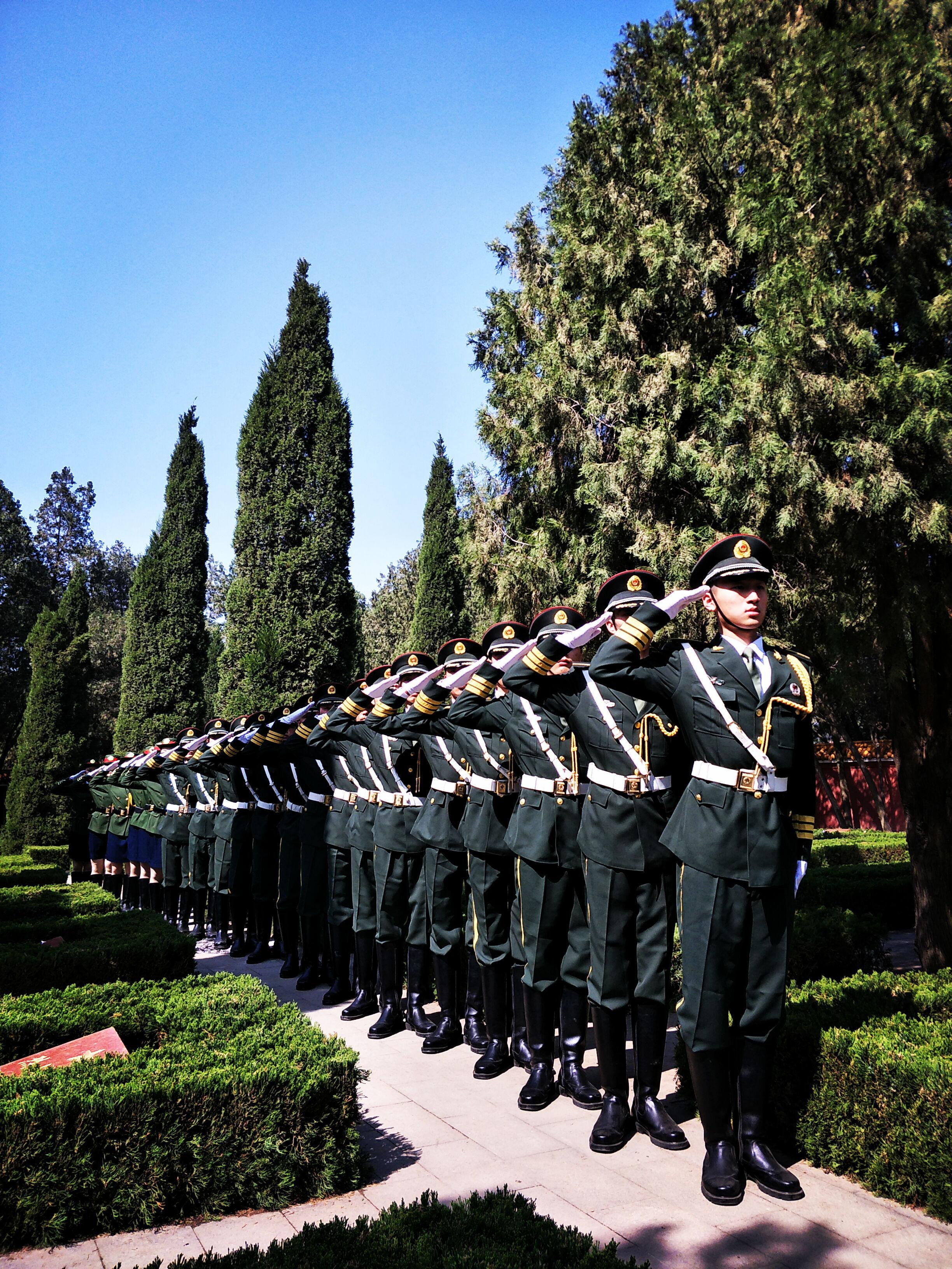 洛阳理工学院国旗仪仗队成立于2007年9月,是学校直接领导以护卫国旗