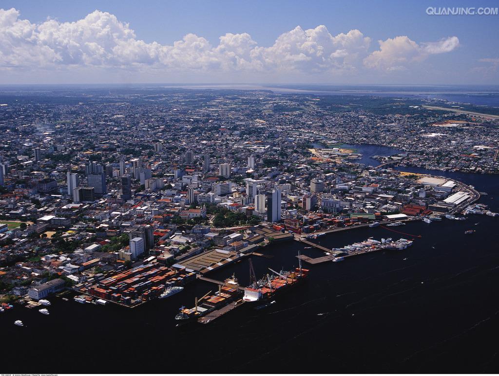 马瑙斯市为亚马逊州首府,地处黑河和索里芒斯河(亚马逊河支流)交汇处