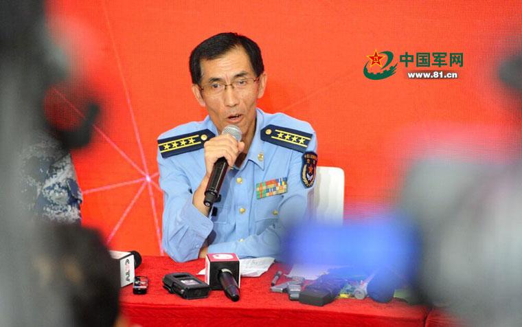 王中华,男,中国共产党党员,空军大校军衔,现任中国人民解放军空军装备