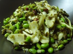 倒笃菜制作所用的原料是我们俗称的"九头芥"菜.